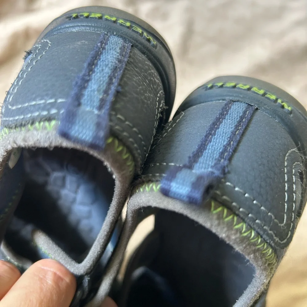 Merrill Boy’s Hydro Hiker Sandal (MY53375). Size Youth 5W. Navy/lime green.
